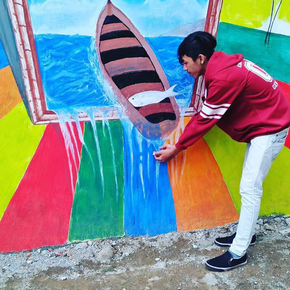 Срушени куќи претворени во ремек-дела: Ова индонезиско село во боите на виножитото ќе ве воодушеви!