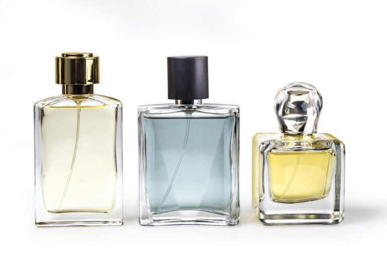 (7)10-produkti-za-ubavina-koi-sekogash-treba-da-gi-imate-vo-vashata-chanta-kafepauza.mk