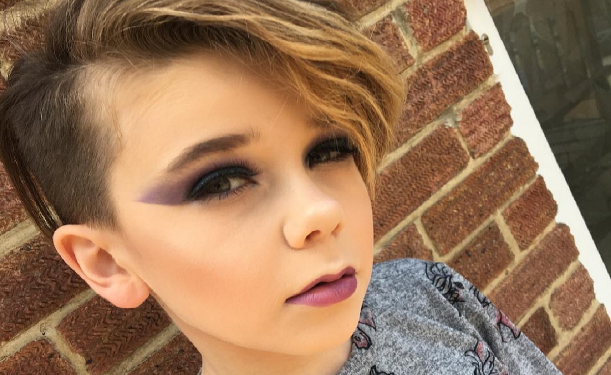 Чудо од дете: Погледнете го ова 10-годишно момче со извонреден талент за шминкање!