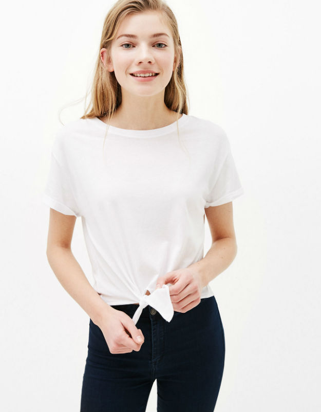 8-ne-e-ednostavno-kako-shto-zvuchi-izberete-idealna-bela-bluza-za-svojot-tip-na-gradba-www.kafepauza.mk_