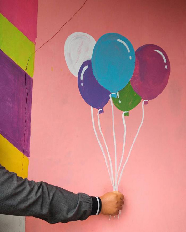 Срушени куќи претворени во ремек-дела: Ова индонезиско село во боите на виножитото ќе ве воодушеви!