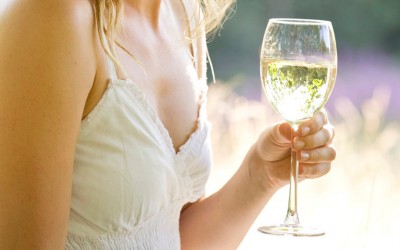 Дознајте кои се здравствените придобивки од белото вино