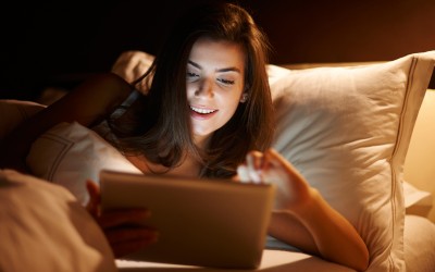 Истражувањата покажуваат: Жените почесто гледаат порно филмови од мажите