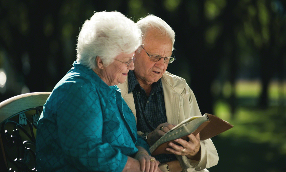 Приказни што ќе ви докажат дека постарите луѓе се полни со љубов и добра смисла за хумор