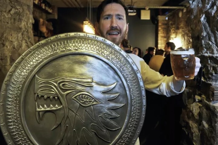 (12)dali-bi-go-posetile-barot-igra-na-tronovi-kafepauza.mk