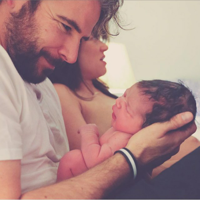 (16)mojkni-fotografii-od-tatkovci-koi-za-prv-pat-se-srekjavaat-so-svoite-deca-kafepauza.mk