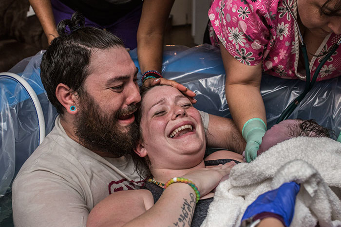 (18)mojkni-fotografii-od-tatkovci-koi-za-prv-pat-se-srekjavaat-so-svoite-deca-kafepauza.mk