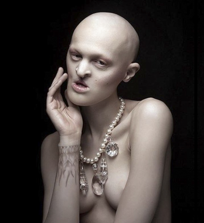 (19)zapoznajte-ja-melani-gajdos-28-godishniot-model-koj-gi-urna-site-stereotipi-kafepauza.mk