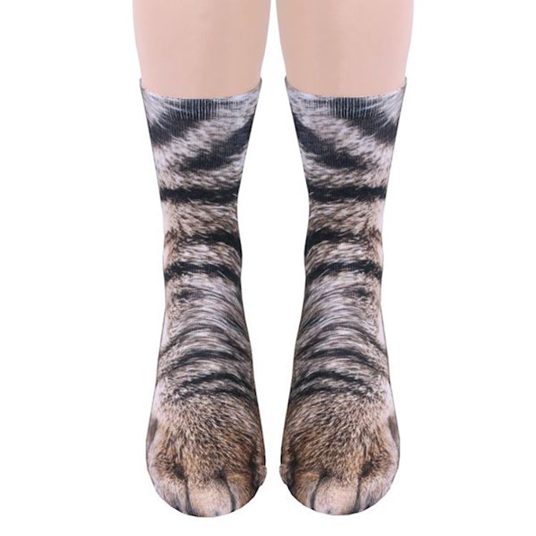 Овие чорапи со реалистичен дизајн ќе ги трансформираат вашите стапала во животински шепи