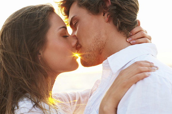 Тажни причини зошто партнерите во подолга врска престануваат да се бакнуваат страсно