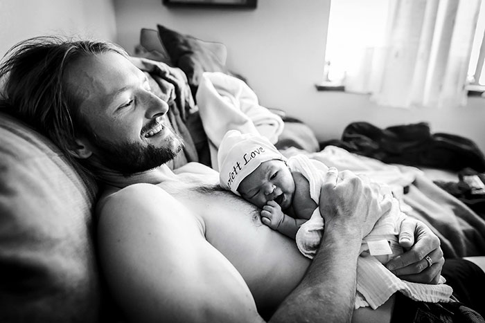 (21)mojkni-fotografii-od-tatkovci-koi-za-prv-pat-se-srekjavaat-so-svoite-deca-kafepauza.mk