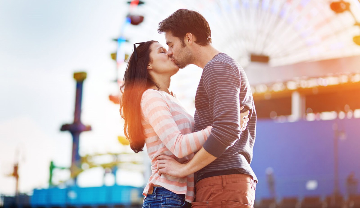 7 неверојатни работи што му се случуваат на вашето тело кога за прв пат ќе бакнете некого