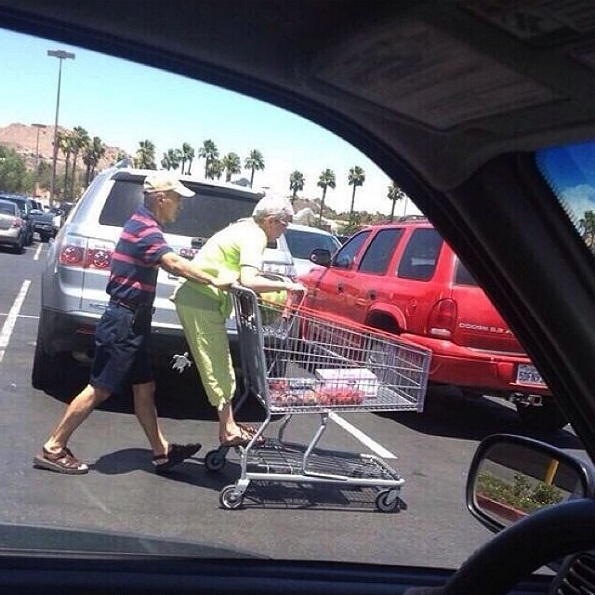 Приказни што ќе ви докажат дека постарите луѓе се полни со љубов и добра смисла за хумор
