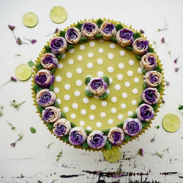 Не ви доаѓа да ги помирисате? Запознајте ја слаткарката од Берлин која дизајнира цветни торти