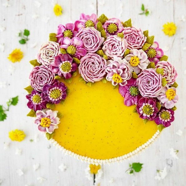 Не ви доаѓа да ги помирисате? Запознајте ја слаткарката од Берлин која дизајнира цветни торти