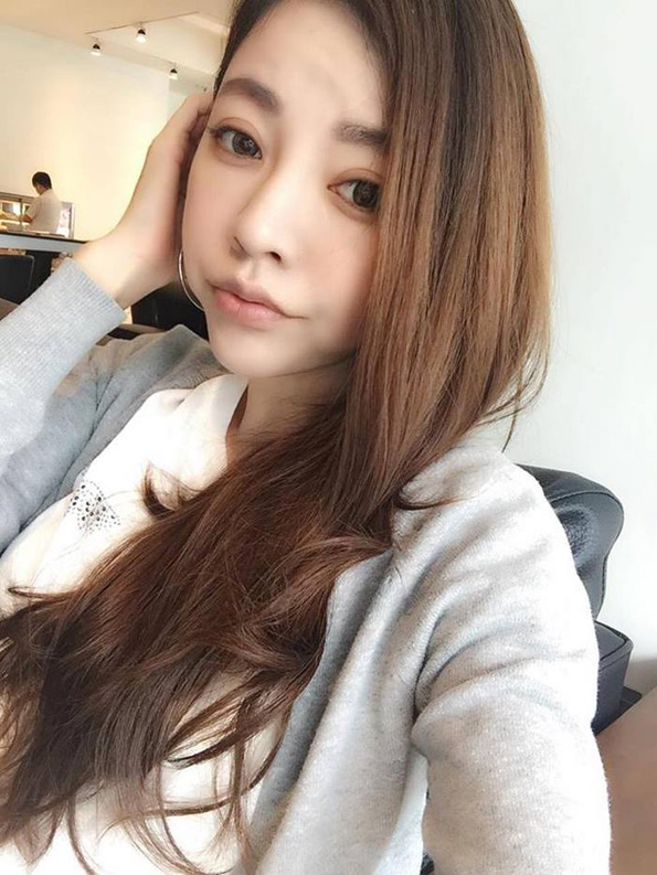 63-годишна мајка и нејзините средовечни ќерки го воодушевија светот со нивниот младешки изглед