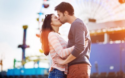 Колку често се бакнувате со партнерот? Дознајте што открива тоа за вашата врска!