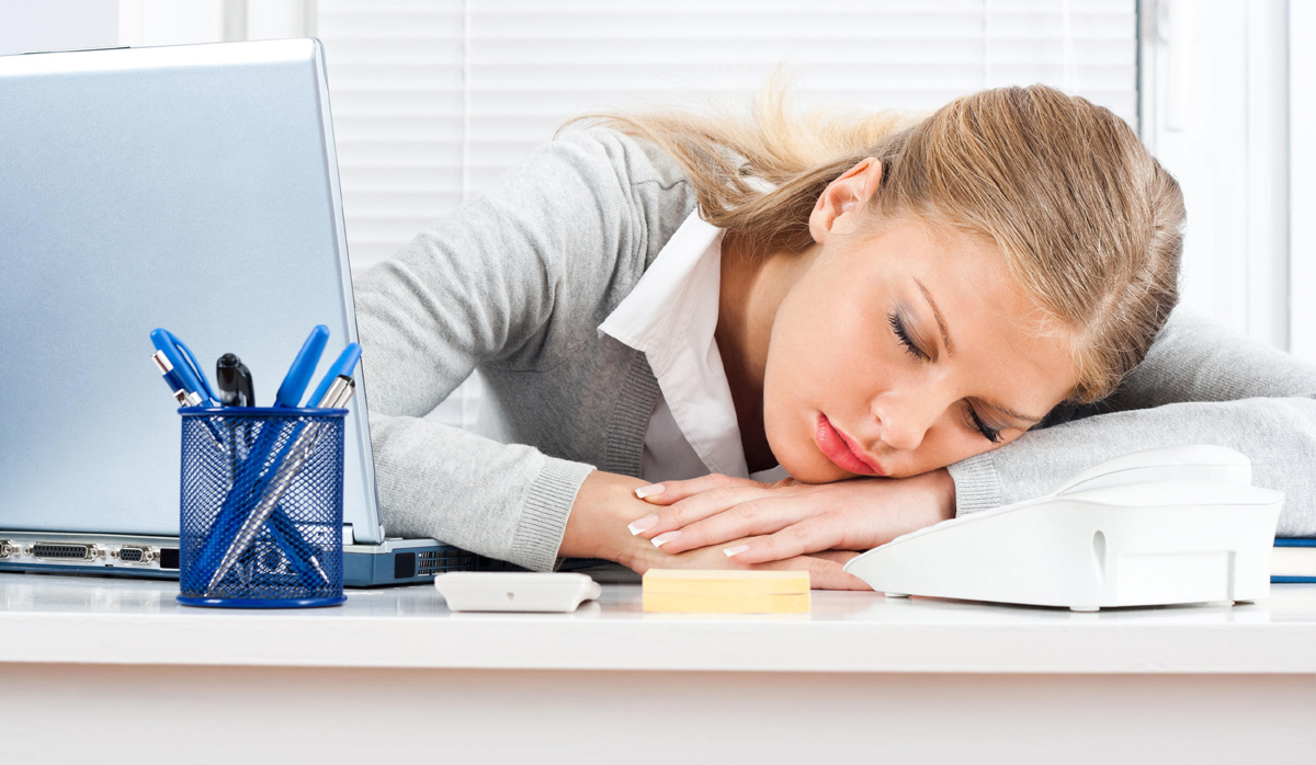 Соопштение до сите шефови: Зошто треба да им дозволувате на жените да дремнуваат на работа?