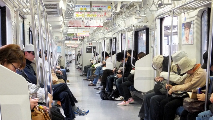 (10)17-raboti-koi-se-normalni-samo-vo-japonija-kafepauza.mk