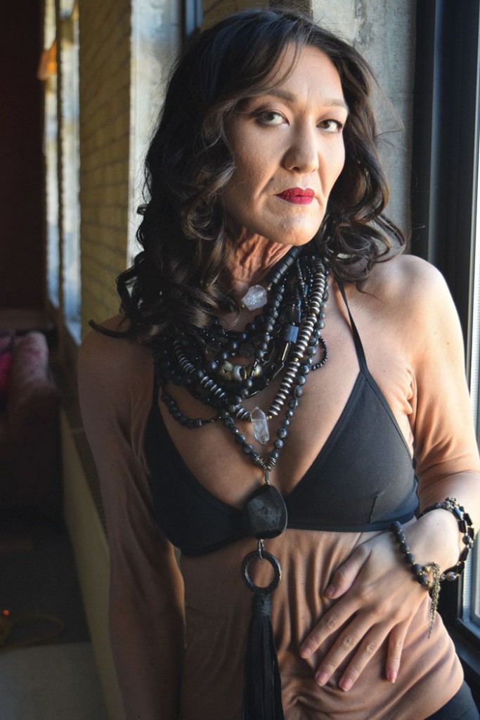 (10)26-godishna-devojka-koja-gi-menuva-standardite-za-ubavina-kafepauza.mk