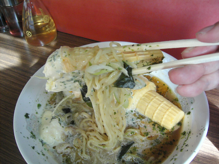 (16)17-raboti-koi-se-normalni-samo-vo-japonija-kafepauza.mk