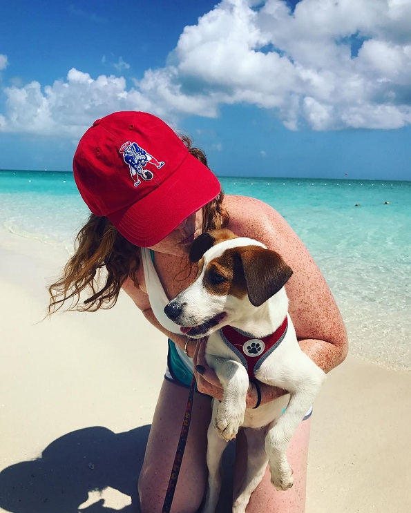 Обожавате кучиња? Дефинитивно треба да го посетите овој остров полн со мали крзнени пријателчиња!