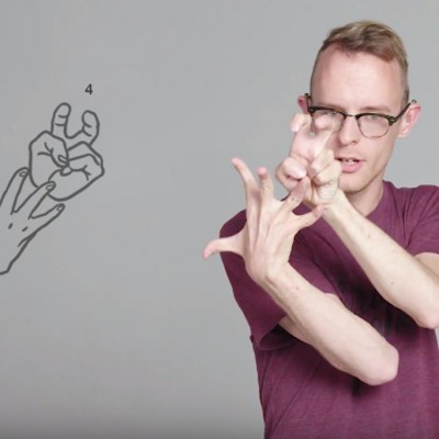 Глуви луѓе нѐ учат како да пцуеме на знаковен јазик