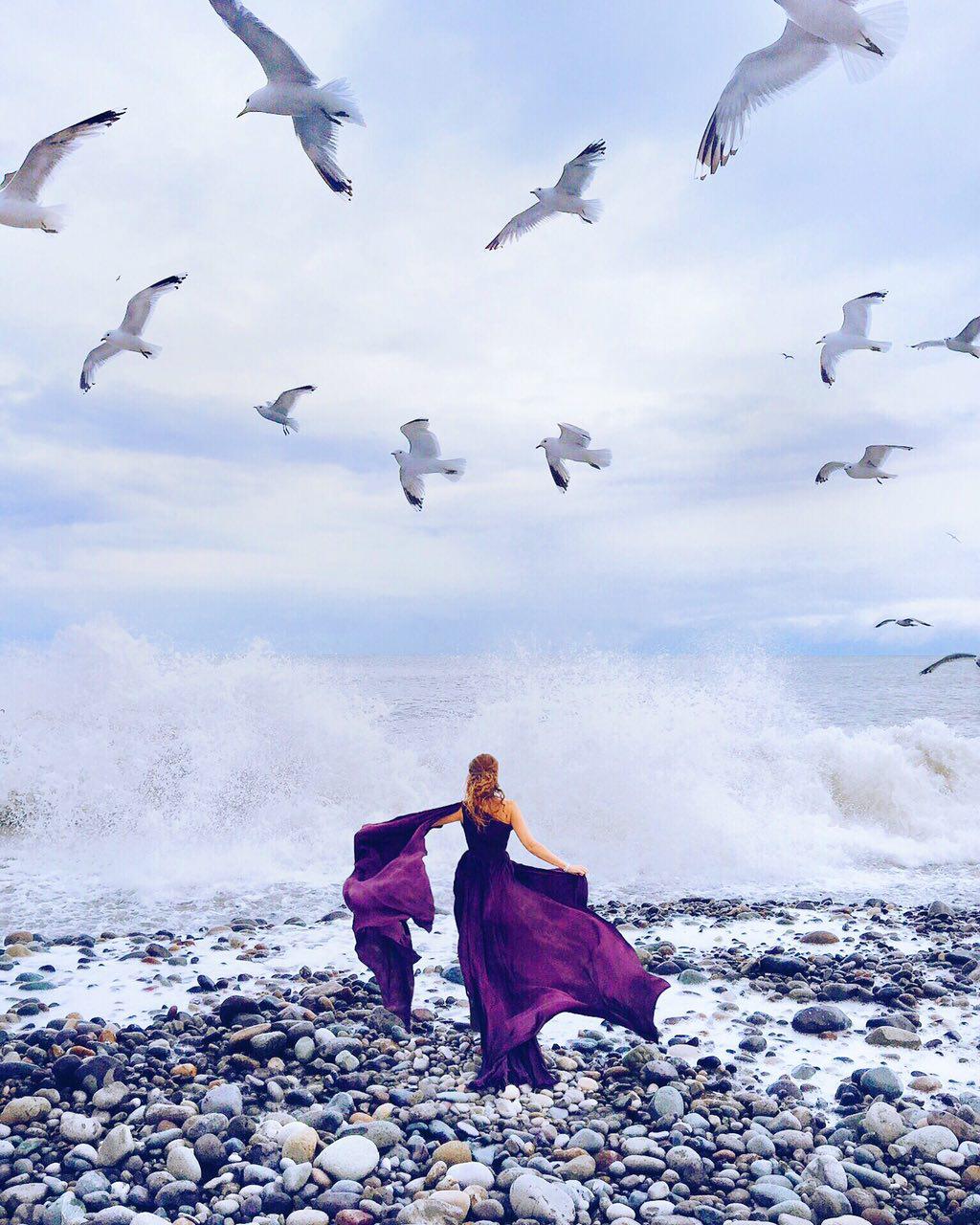 10-zapoznajte-ja-blogerkata-vo-chii-fotografii-glavniot-zbor-go-imaat-fustanite-www.kafepauza.mk_