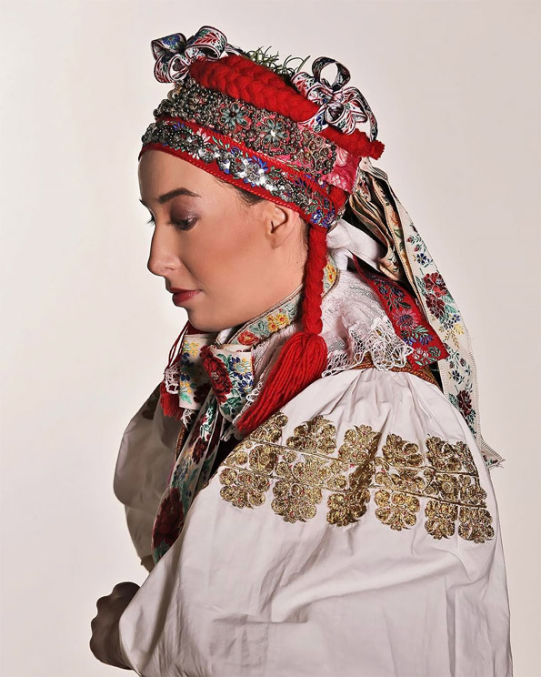 Запознајте ја Иванка Данисова: Моќни фотографии на жената родена со половина лице