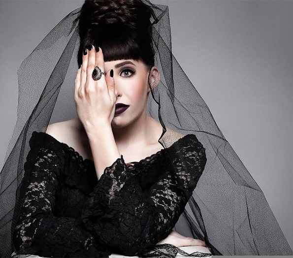 Запознајте ја Иванка Данисова: Моќни фотографии на жената родена со половина лице