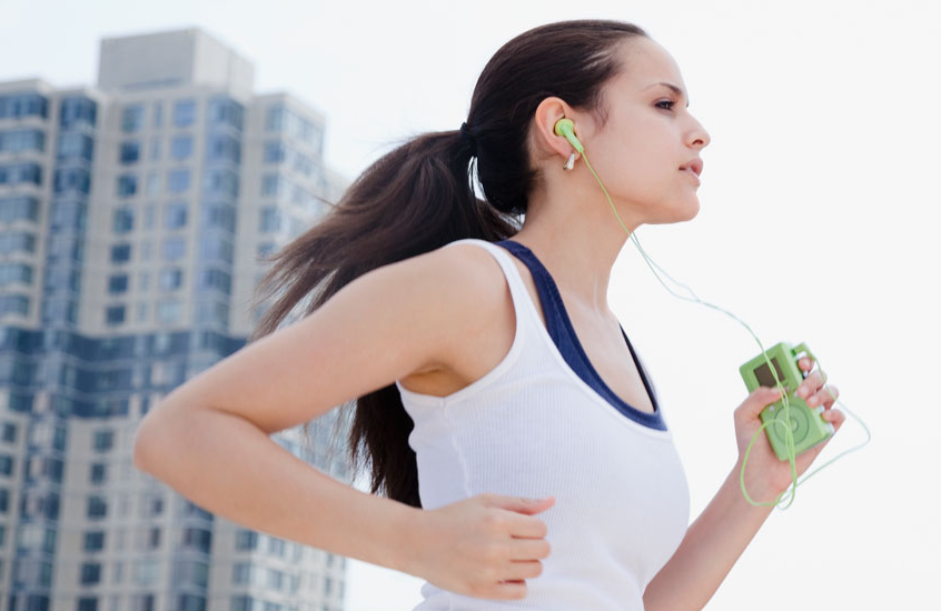 2-vezhbanje-masazha-i-chaj-od-gjumbir-5-trikovi-za-ublazhuvanje-na-menstrualnata-bolka-www.kafepauza.mk_