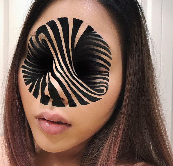 Поранешна учителка се откажала од работата за да создава оптички илузии со помош на шминка