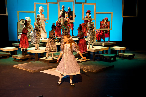 Моќта на театарот: Зошто театарската уметност има огромно влијание на нашиот личен развој?