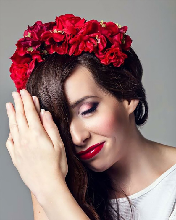 Запознајте ја Иванка Данисова: Моќни фотографии на жената родена со половина лице