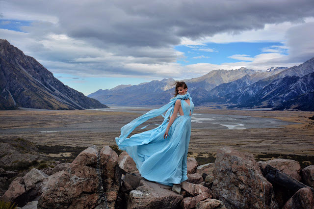 7-zapoznajte-ja-blogerkata-vo-chii-fotografii-glavniot-zbor-go-imaat-fustanite-www.kafepauza.mk_