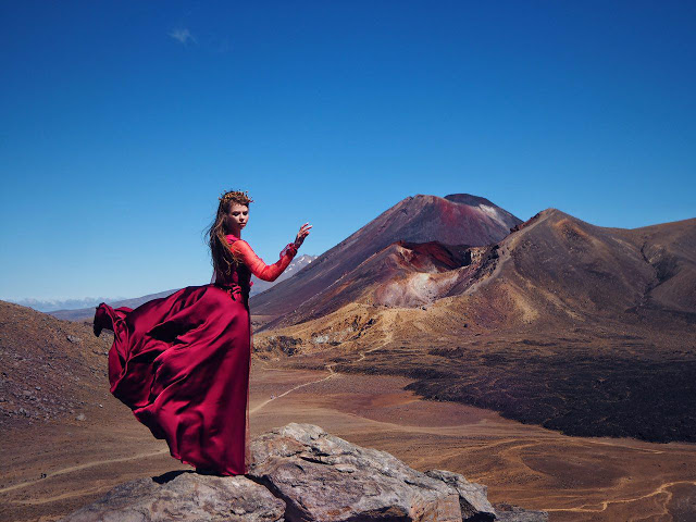 8-zapoznajte-ja-blogerkata-vo-chii-fotografii-glavniot-zbor-go-imaat-fustanite-www.kafepauza.mk_