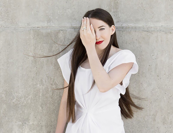 Запознајте ја Иванка Данисова: Моќни фотографии на жената родена со половина лице