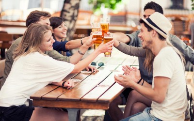 Алкохолот не може да ве направи попаметни, но може да ви помогне да научите нов јазик