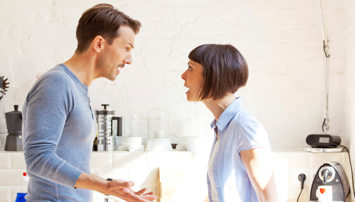 Внимавајте: 4 знаци дека се однесувате со сопругот како да е дете