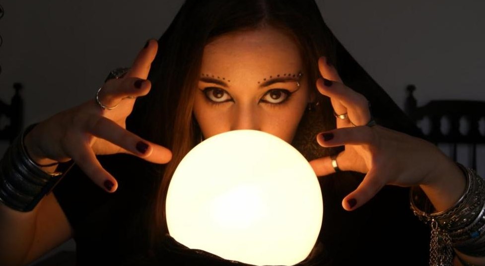 (11)12-mornichavi-igri-koi-mozhete-da-gi-igrate-za-nokjta-na-veshterkite-kafepauza.mk