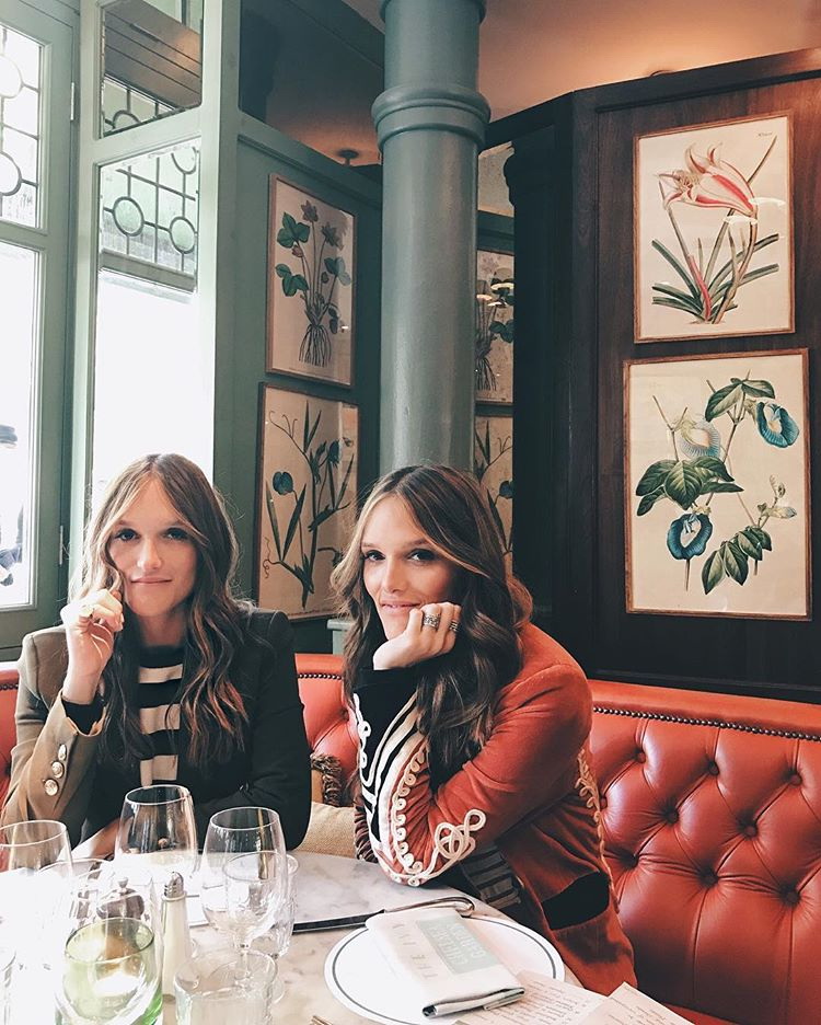 19-ameli-i-elisa-zapoznajte-gi-dvete-najmoderni-sestri-na-instagram-www.kafepauza.mk_