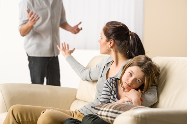 Внимавајте: 4 знаци дека се однесувате со сопругот како да е дете