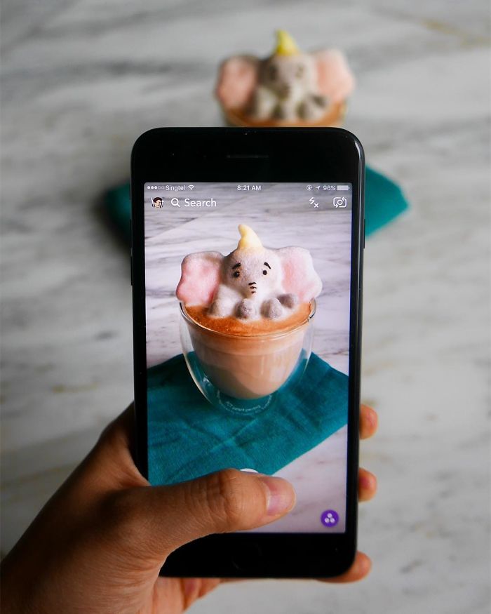 (20)17-godishna-devojka-sozdava-3d-umetnost-so-late-kafepauza.mk