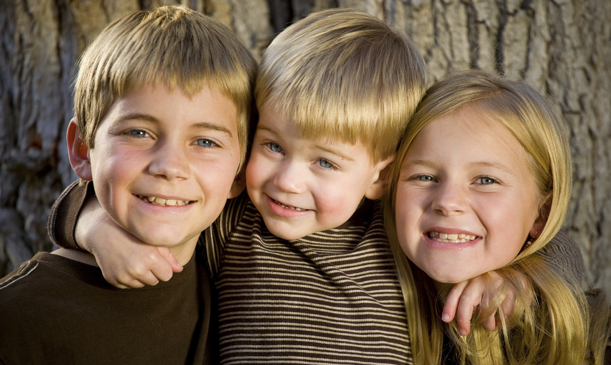 Истражувањата откриваат: Најмалото дете во семејството им е омилено на родителите