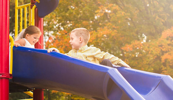 Неодолива свадбена фотосесија: 5-годишно девојче со срцева мана посакало да се омажи со најдобриот пријател