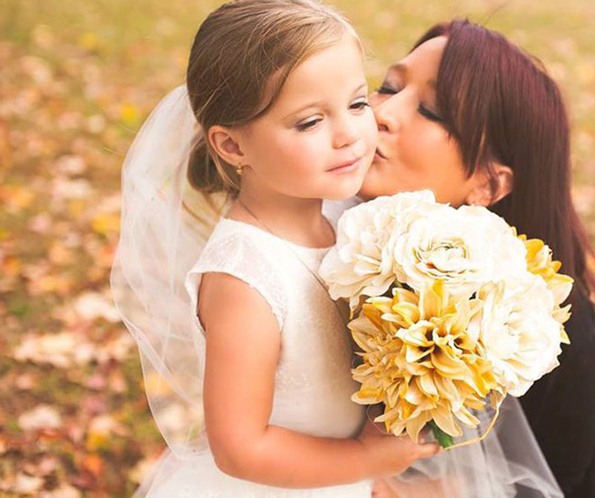 Неодолива свадбена фотосесија: 5-годишно девојче со срцева мана посакало да се омажи со најдобриот пријател