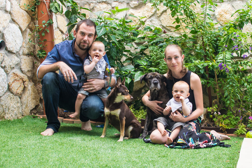 (14)fotograf-koj-pravi-neverojatni-fotografii-so-negovite-bliznachinja-kafepauza.mk