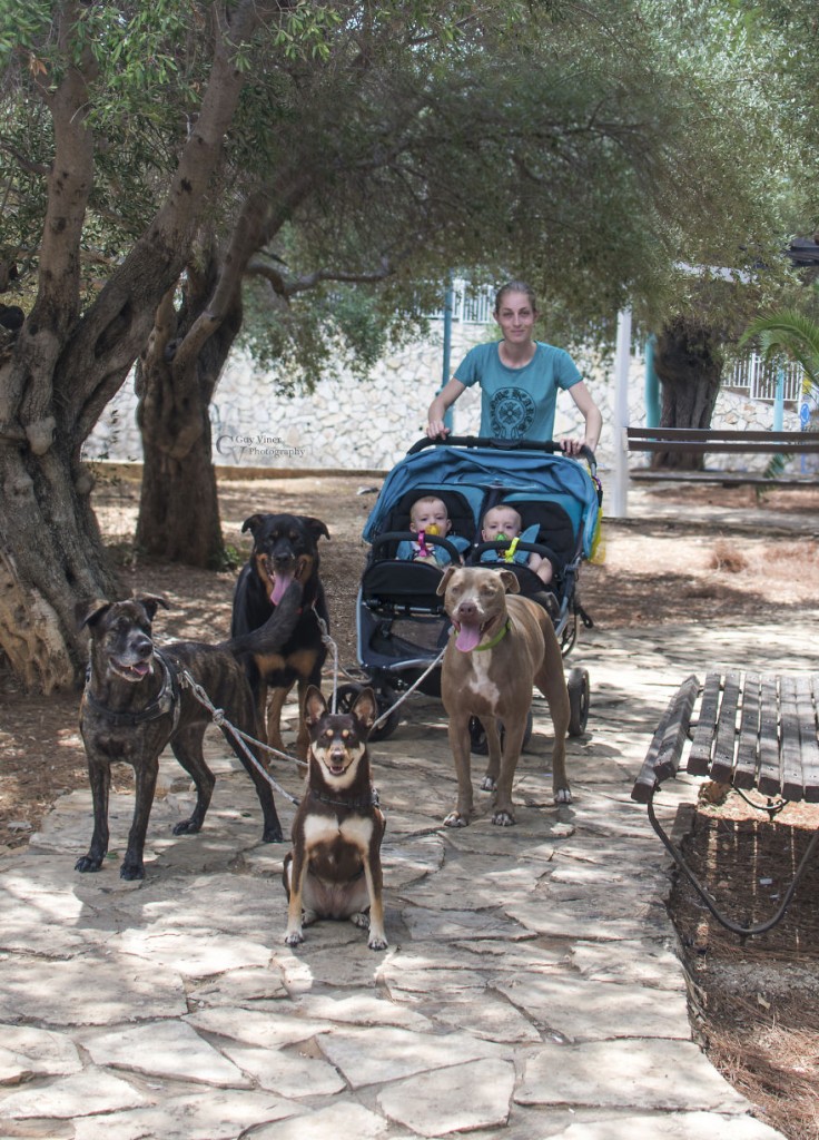 (15)fotograf-koj-pravi-neverojatni-fotografii-so-negovite-bliznachinja-kafepauza.mk