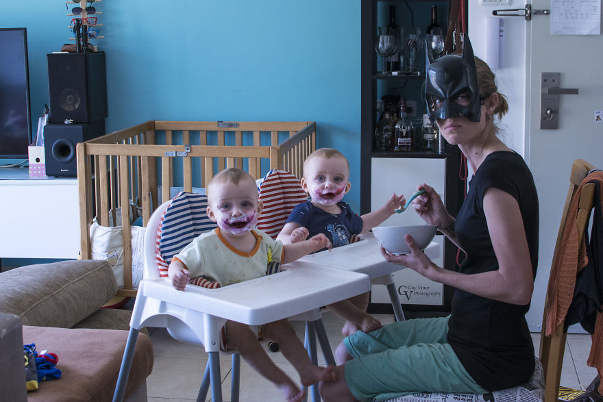 (16)fotograf-koj-pravi-neverojatni-fotografii-so-negovite-bliznachinja-kafepauza.mk