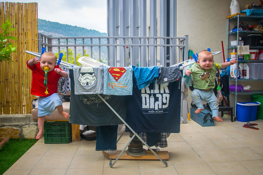 (20)fotograf-koj-pravi-neverojatni-fotografii-so-negovite-bliznachinja-kafepauza.mk